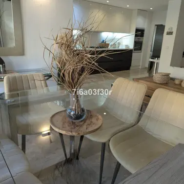 Venta de apartamento en planta media en San Pedro de Alcántara