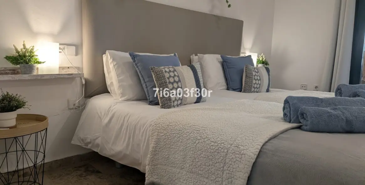 Venta de apartamento en planta media en San Pedro de Alcántara 12