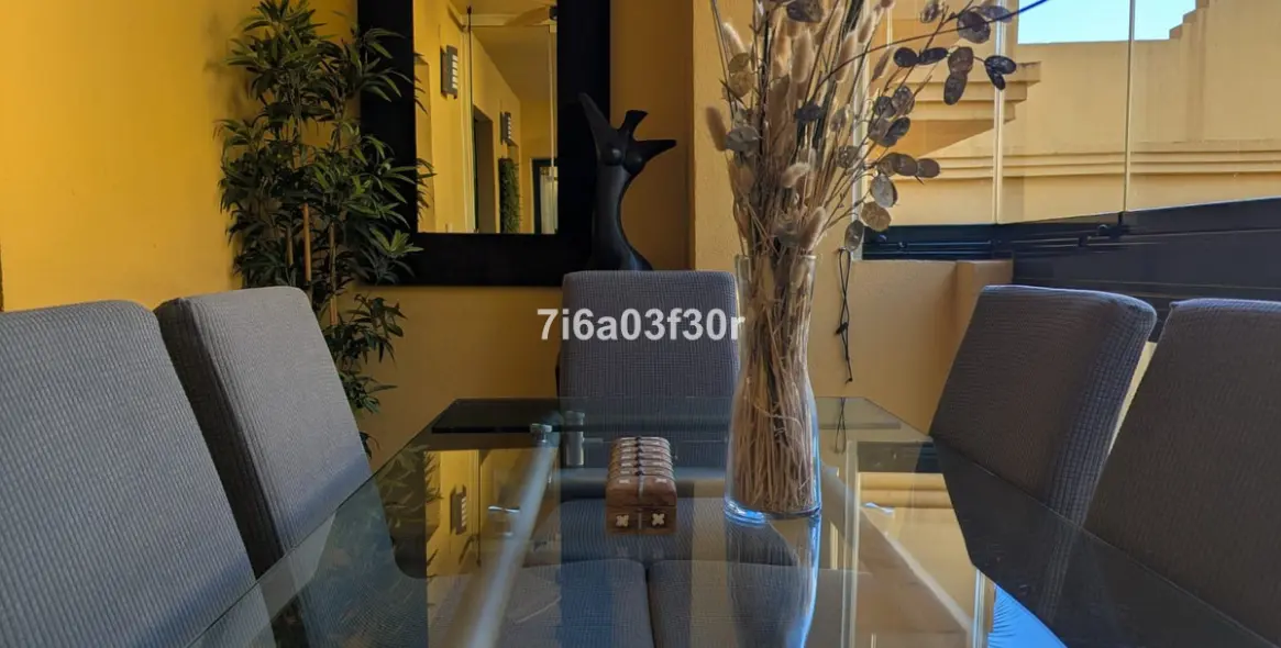 Venta de apartamento en planta media en San Pedro de Alcántara 25