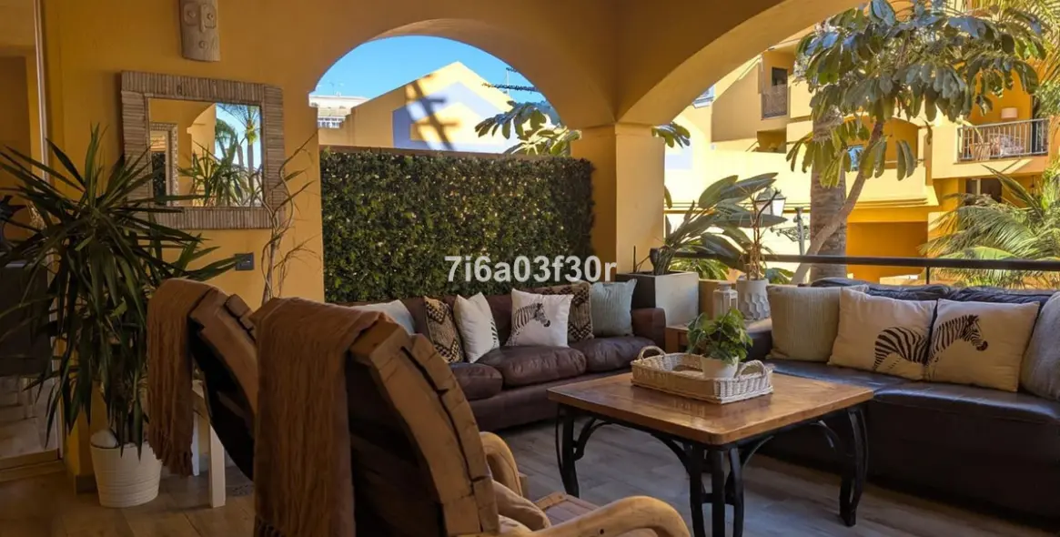 Venta de apartamento en planta media en San Pedro de Alcántara 27