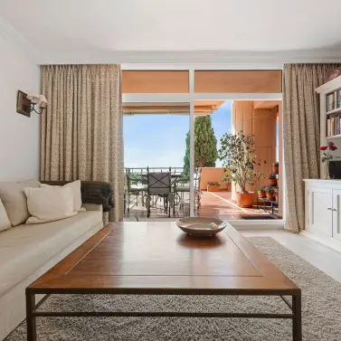 Venta de apartamento en planta media en Nueva Andalucía