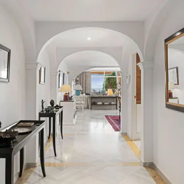 Venta de apartamento en planta media en Nueva Andalucía