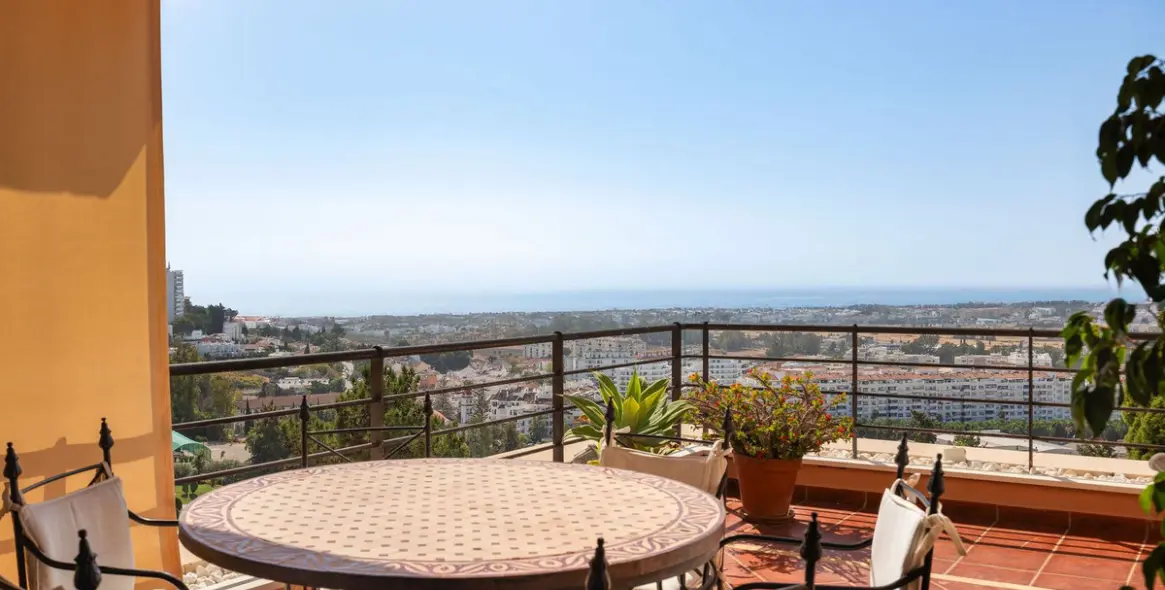 Venta de apartamento en planta media en Nueva Andalucía 4