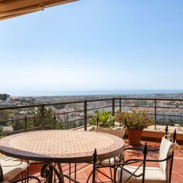 Venta de apartamento en planta media en Nueva Andalucía