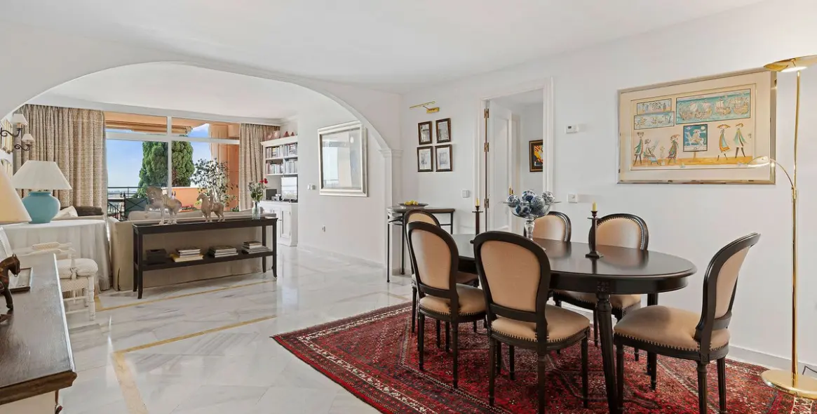 Venta de apartamento en planta media en Nueva Andalucía 5