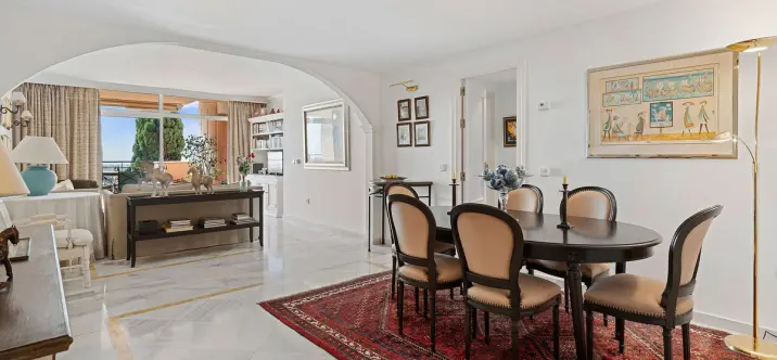 Venta de apartamento en planta media en Nueva Andalucía 4