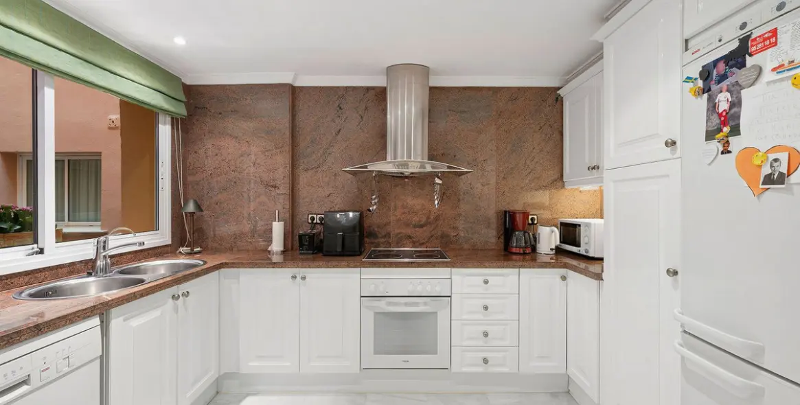 Venta de apartamento en planta media en Nueva Andalucía 6