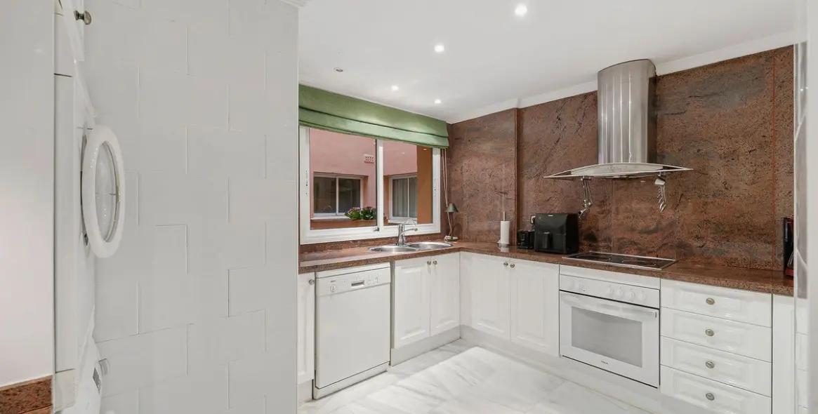 Venta de apartamento en planta media en Nueva Andalucía 7