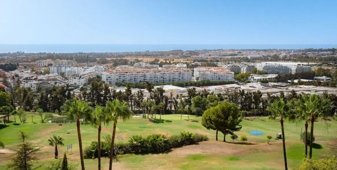 Venta de apartamento en planta media en Nueva Andalucía 9