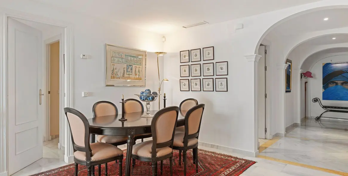 Venta de apartamento en planta media en Nueva Andalucía 11