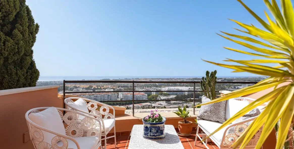 Venta de apartamento en planta media en Nueva Andalucía 14