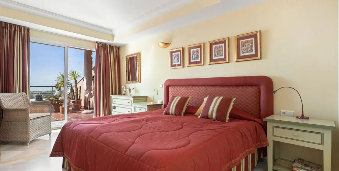 Venta de apartamento en planta media en Nueva Andalucía 15