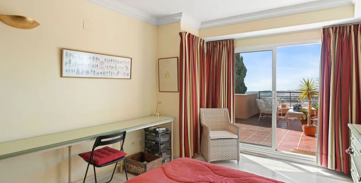 Venta de apartamento en planta media en Nueva Andalucía 16