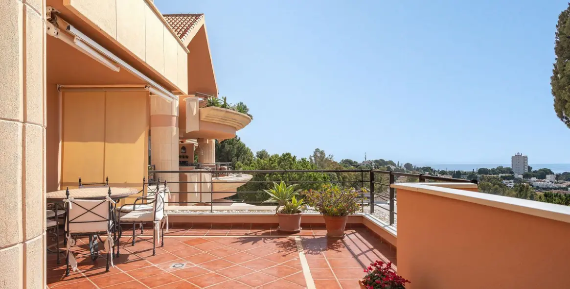 Venta de apartamento en planta media en Nueva Andalucía 18