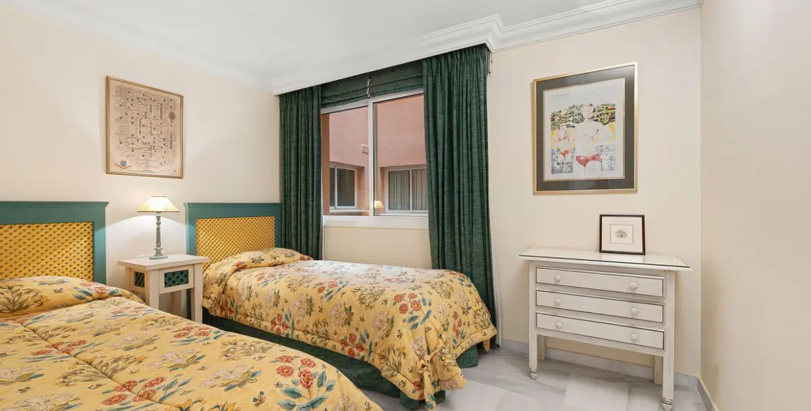 Venta de apartamento en planta media en Nueva Andalucía 19