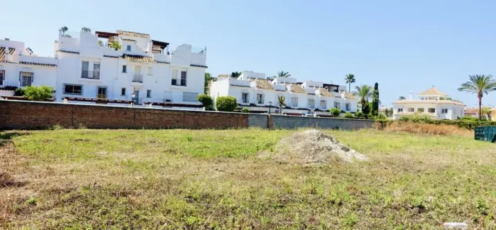 Venta de parcela residencial en San Pedro de Alcántara 1