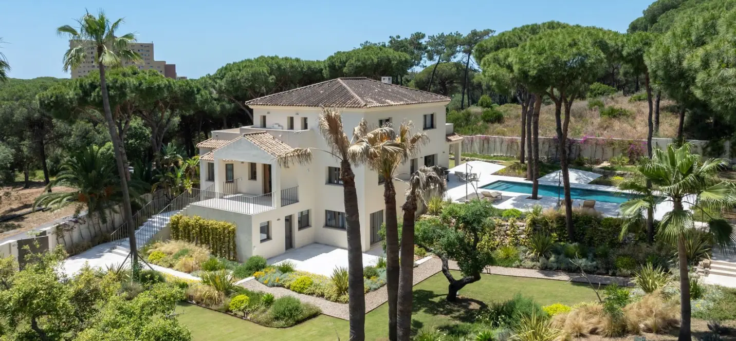 Short-term rent of detached villa in Hacienda Las Chapas 0