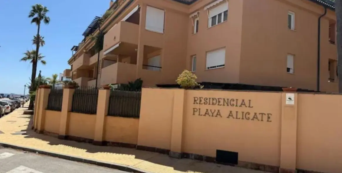 Sale of ground floor apartment in Las Chapas 10