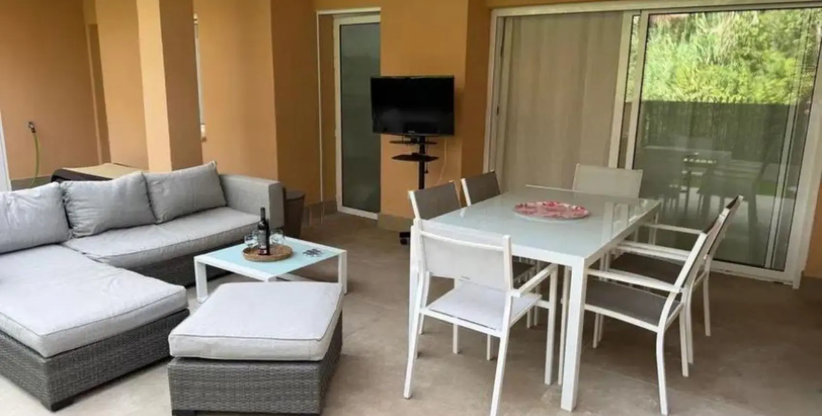 Venta de apartamento en planta baja en Las Chapas 1