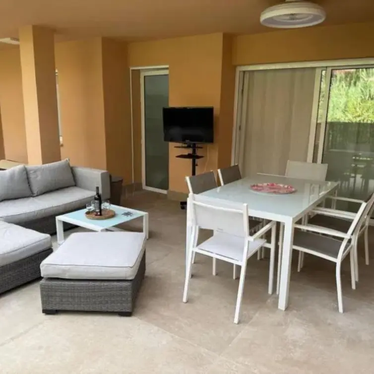 Venta de apartamento en planta baja en Las Chapas