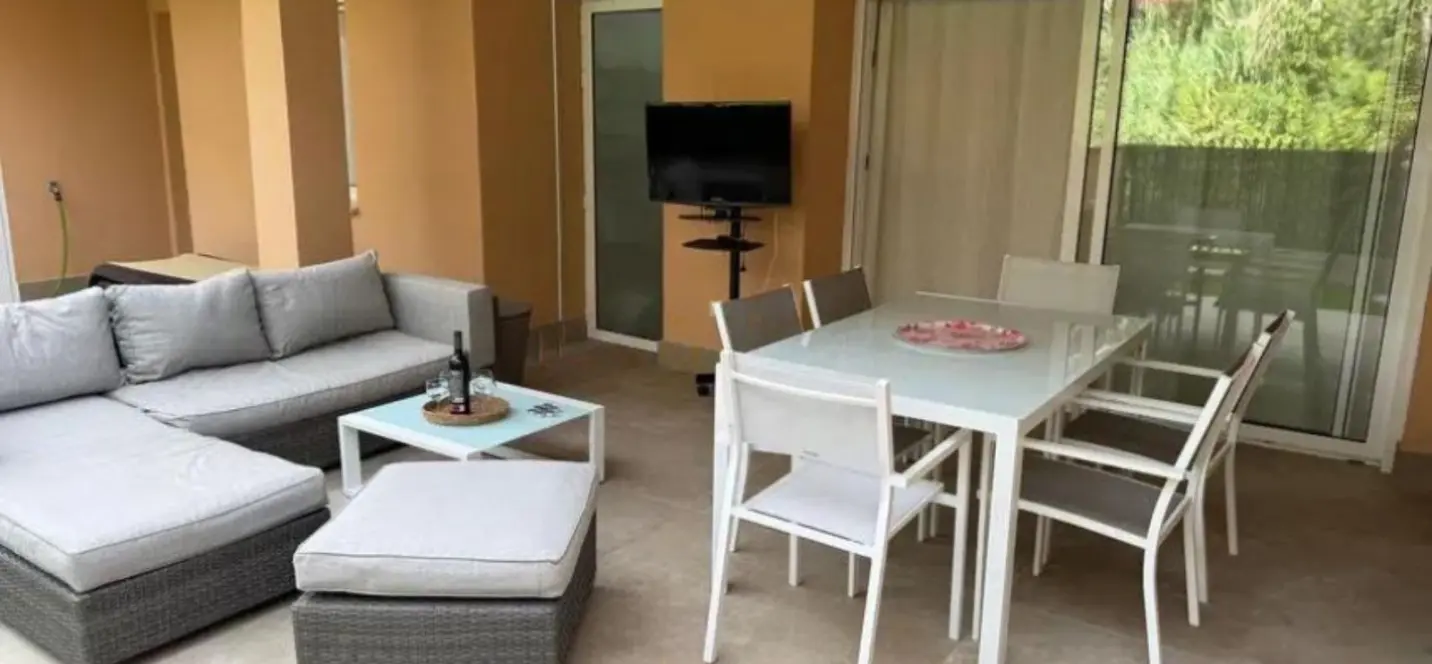 Venta de apartamento en planta baja en Las Chapas 0