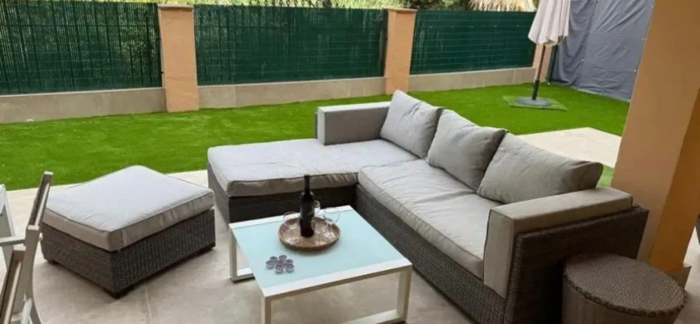 Venta de apartamento en planta baja en Las Chapas 2