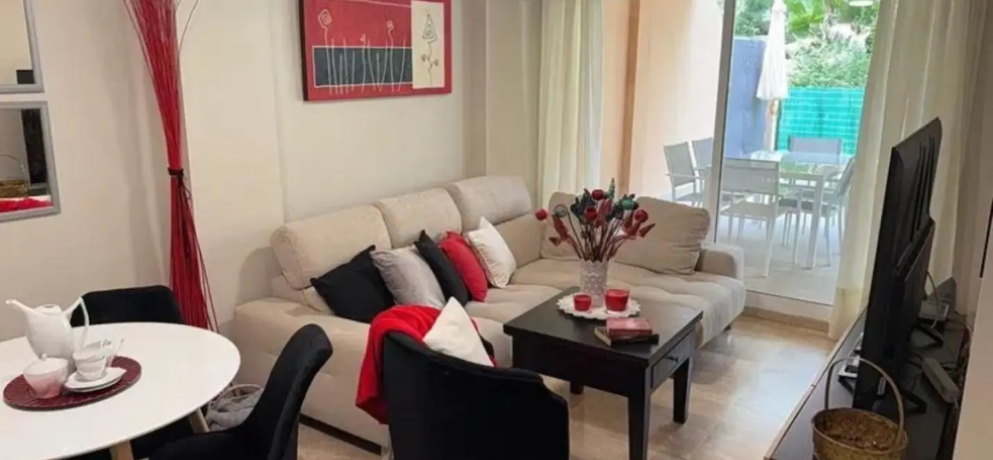 Venta de apartamento en planta baja en Las Chapas 3