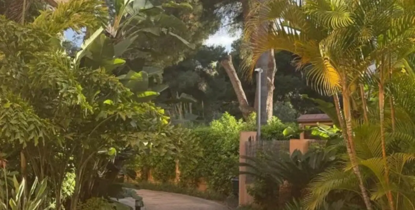 Venta de apartamento en planta baja en Las Chapas 16