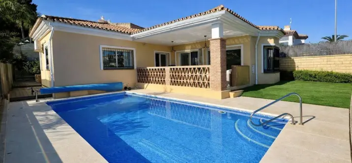 Sale of detached villa in Riviera del Sol 0