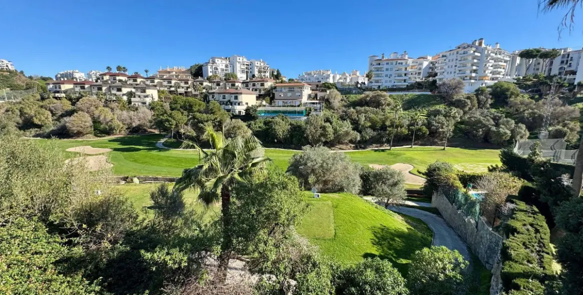 Sale of detached villa in Riviera del Sol 2