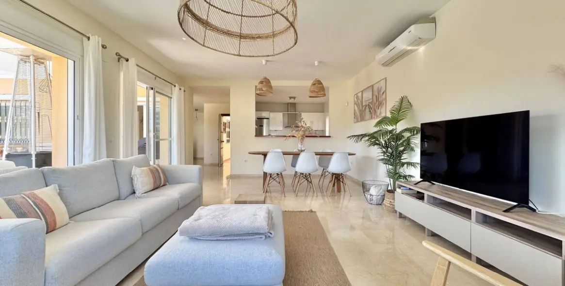 Sale of detached villa in Riviera del Sol 7