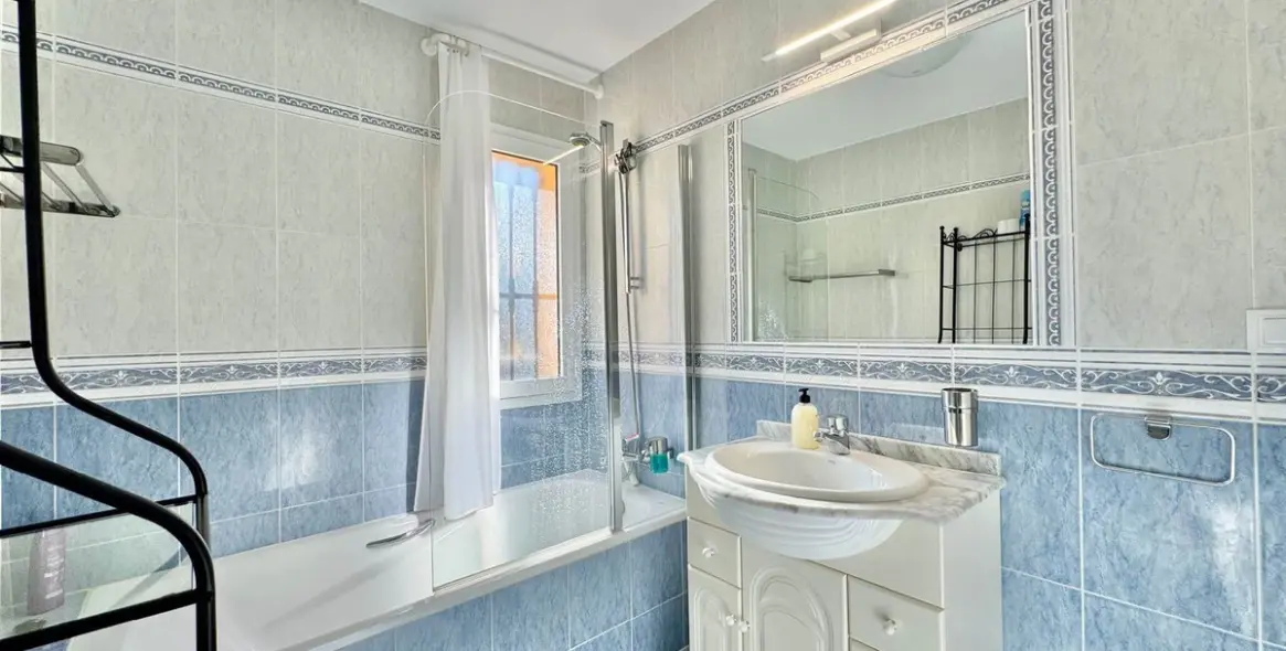 Sale of detached villa in Riviera del Sol 18