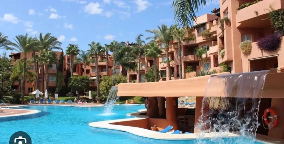 Продажа апартаментов на среднем этаже в The Golden Mile 1