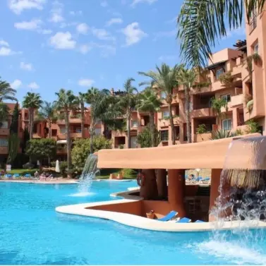 Venta de apartamento en planta media en The Golden Mile