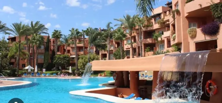 Venta de apartamento en planta media en The Golden Mile 0