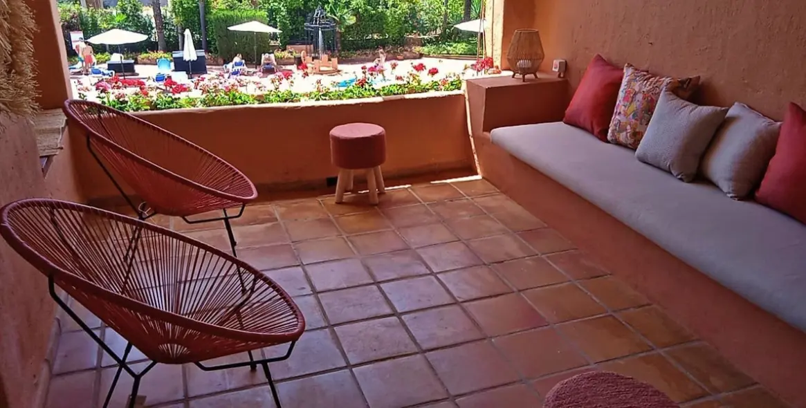 Продажа апартаментов на среднем этаже в The Golden Mile 13