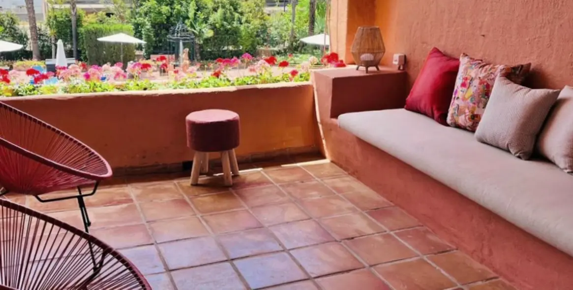 Продажа апартаментов на среднем этаже в The Golden Mile 14