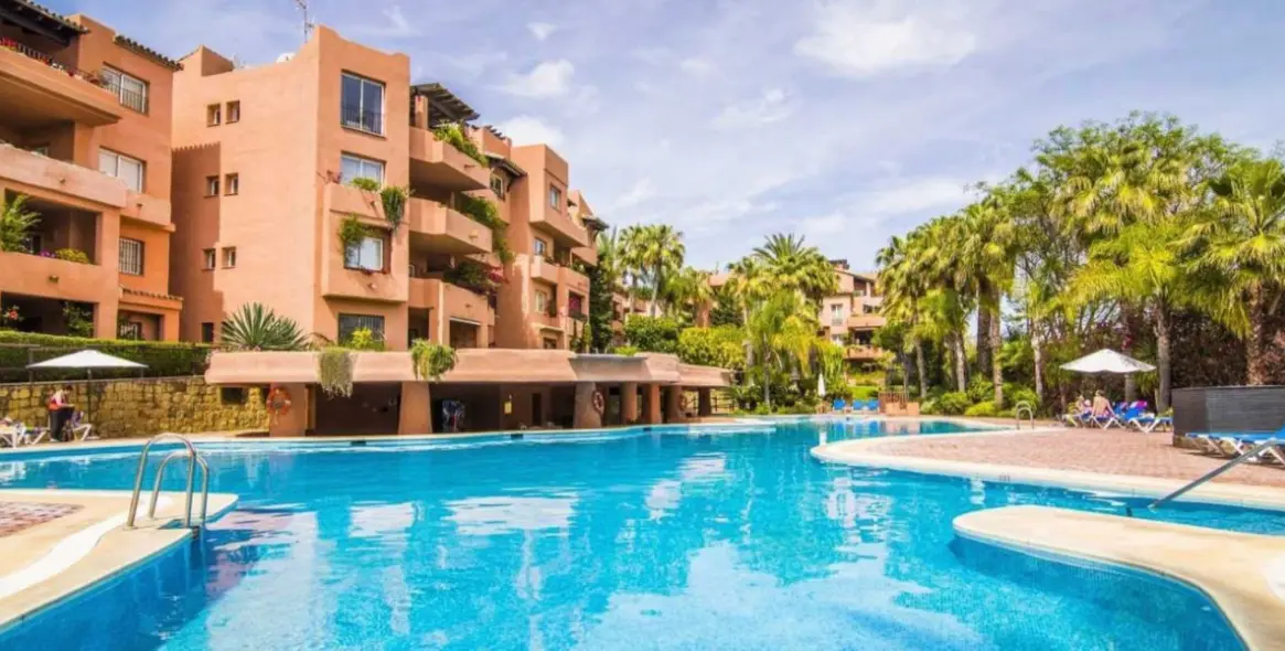 Продажа апартаментов на среднем этаже в The Golden Mile 15