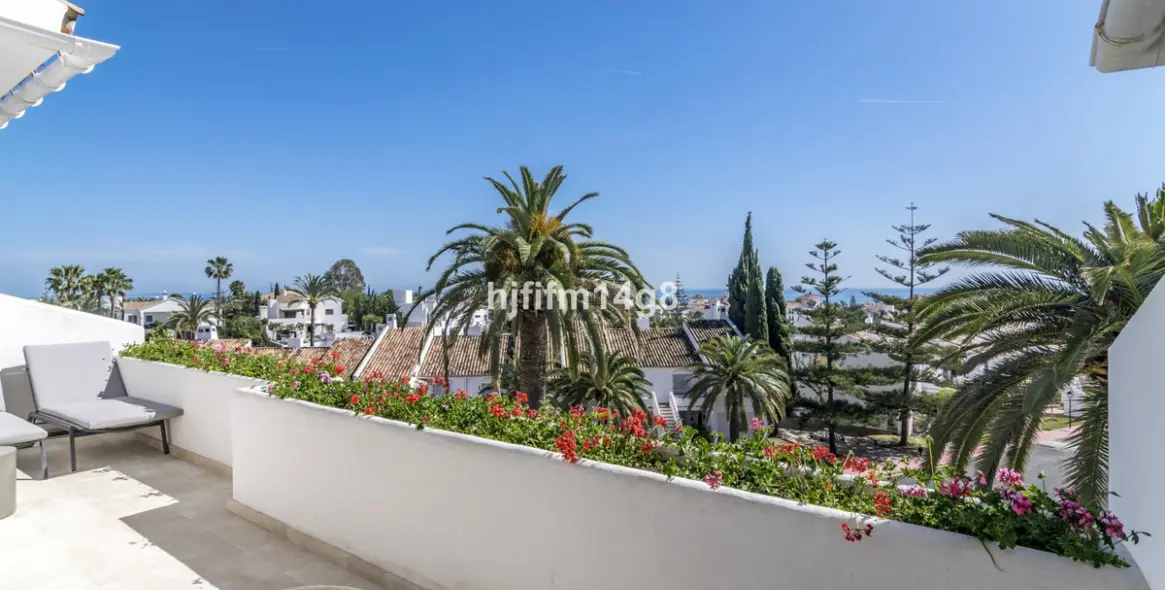 Venta de apartamento en planta media en Nueva Andalucía 1