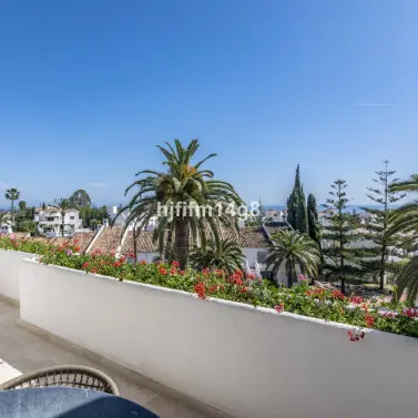 Venta de apartamento en planta media en Nueva Andalucía