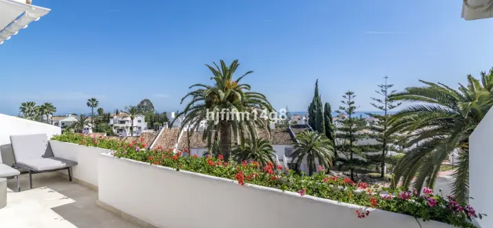 Venta de apartamento en planta media en Nueva Andalucía 0