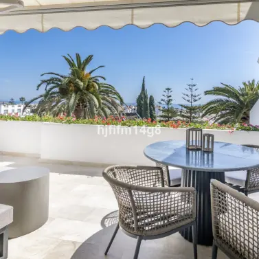 Venta de apartamento en planta media en Nueva Andalucía