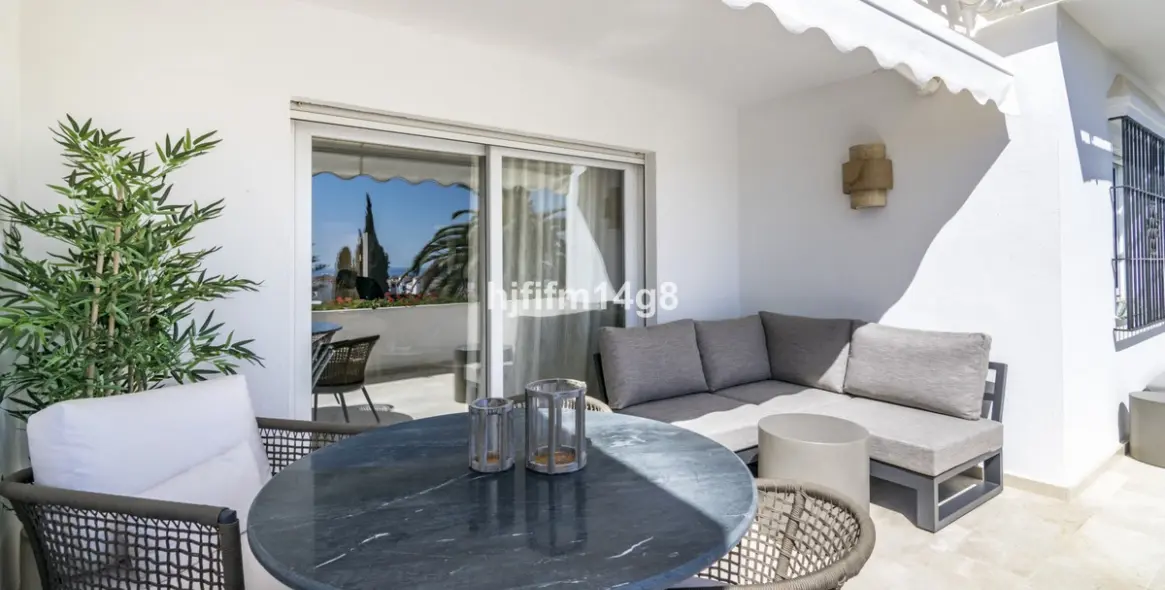 Venta de apartamento en planta media en Nueva Andalucía 4