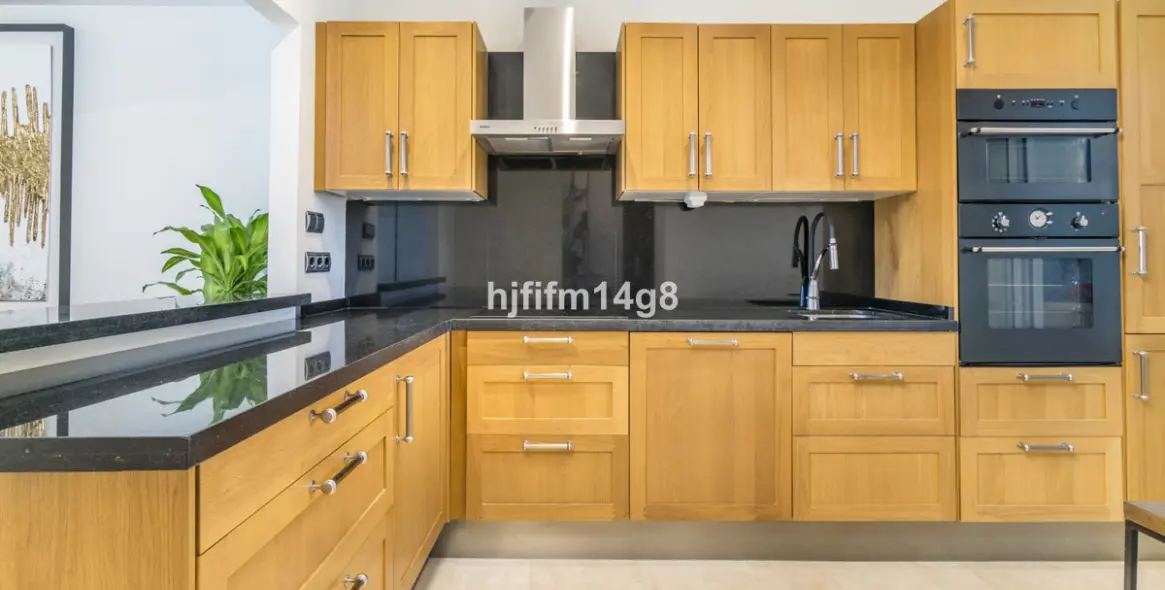 Venta de apartamento en planta media en Nueva Andalucía 9