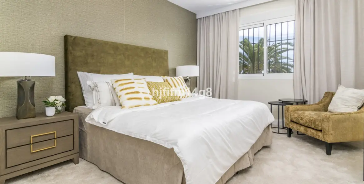 Venta de apartamento en planta media en Nueva Andalucía 10