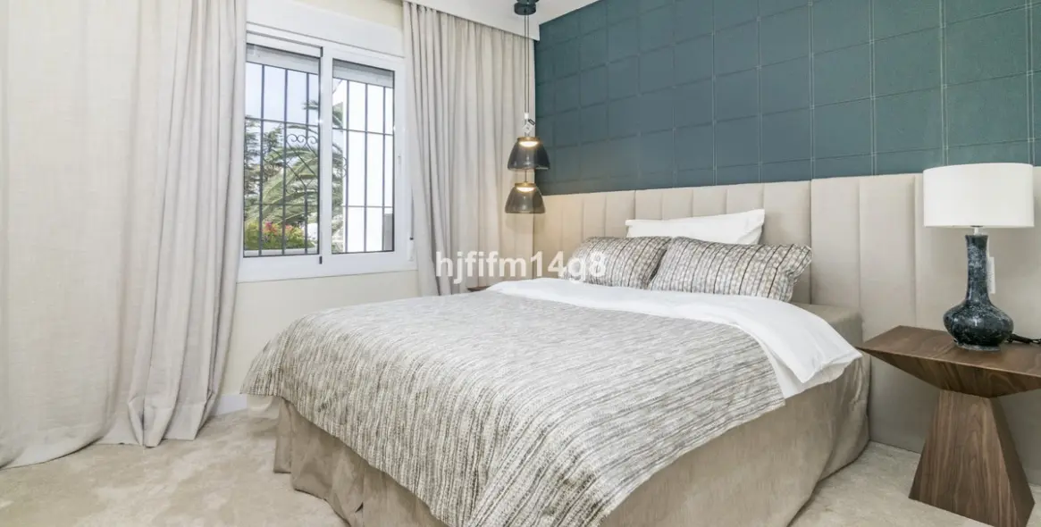 Venta de apartamento en planta media en Nueva Andalucía 11