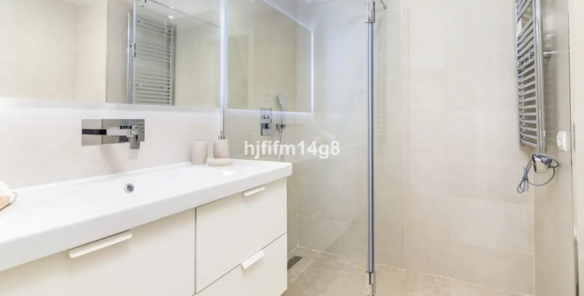 Venta de apartamento en planta media en Nueva Andalucía 12