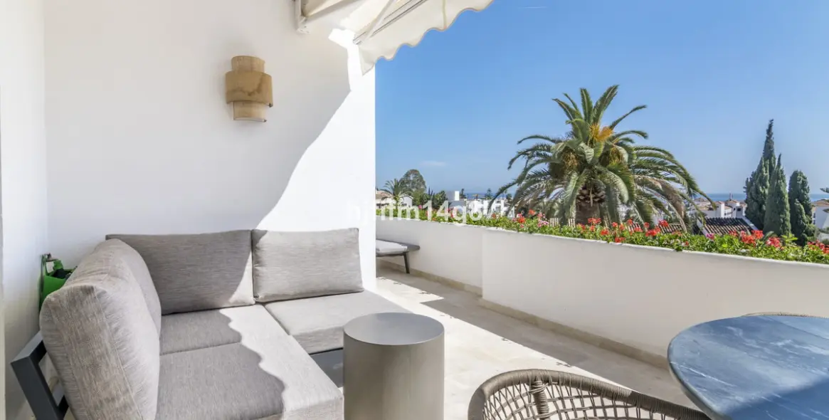 Venta de apartamento en planta media en Nueva Andalucía 14