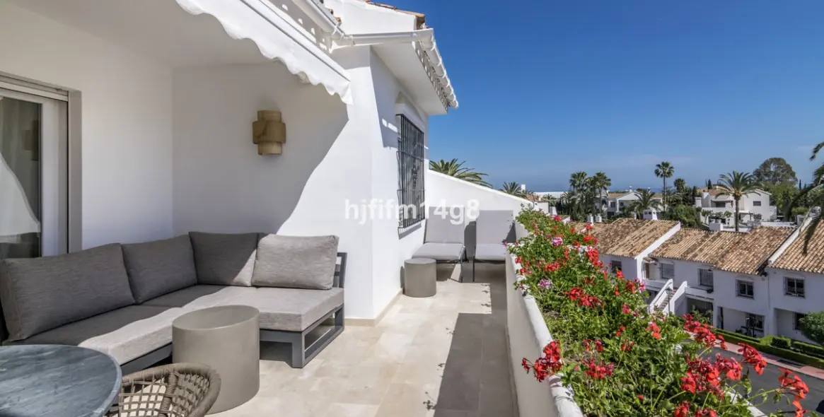 Venta de apartamento en planta media en Nueva Andalucía 15