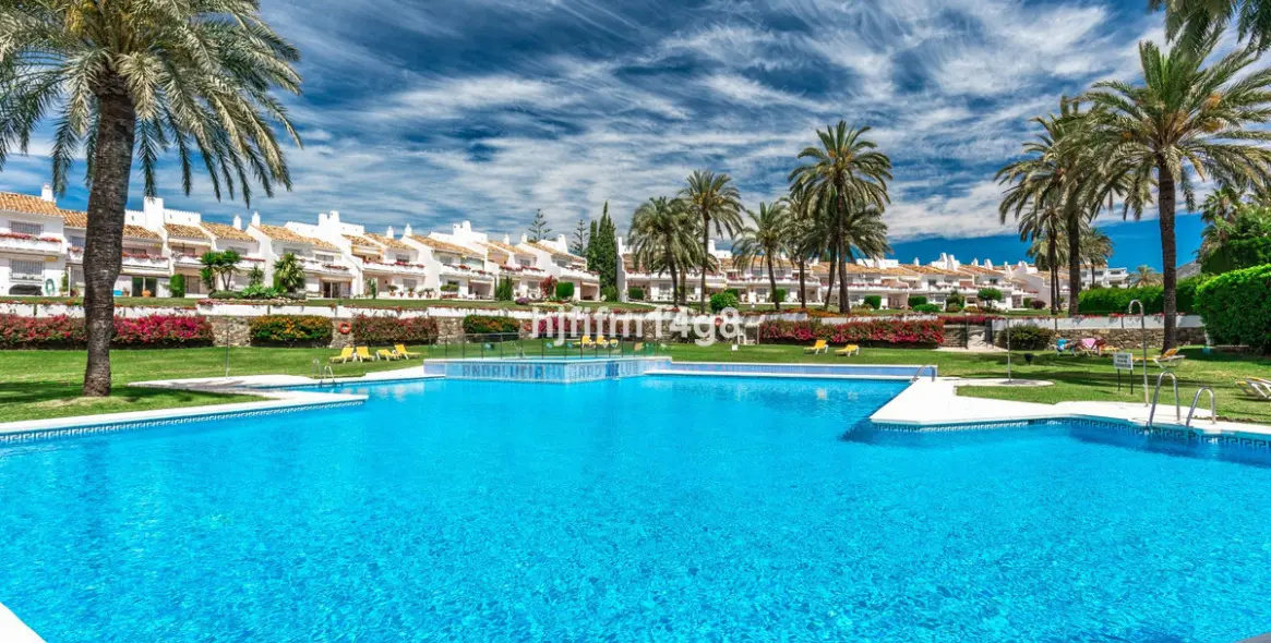 Venta de apartamento en planta media en Nueva Andalucía 16